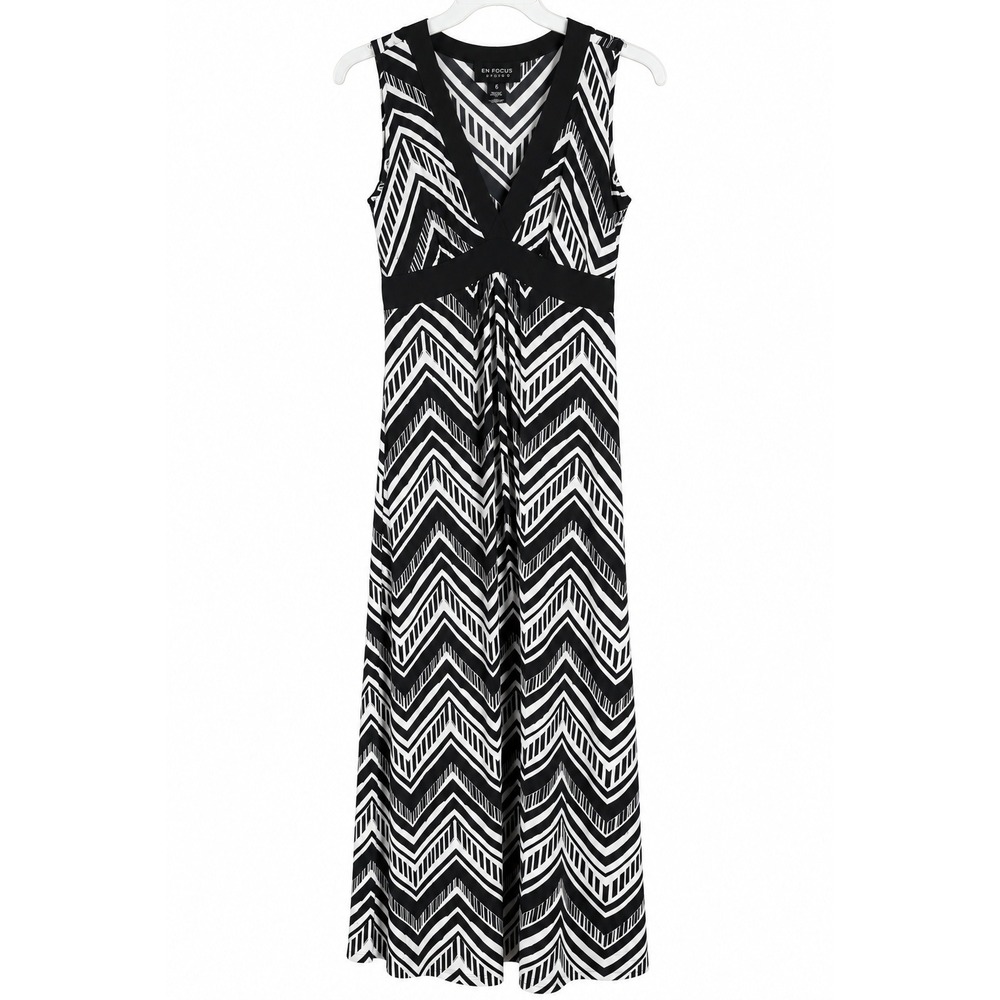 En Focus Studio Maxi Dress Size 6 Black White Chevron Geometric Sleeveless VNeck